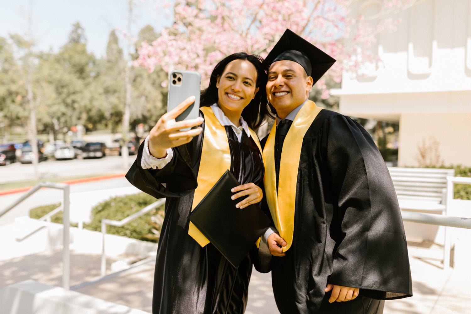 Families ordering preschool photos online